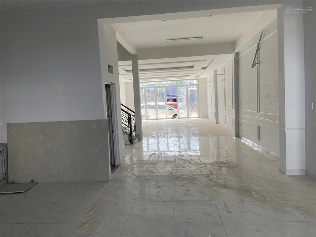 Cho thuê nhà 4 tầng dt đất 7x30m mtkd hoàng hữu nam, đoạn gần bv ung bướu, metro suối tiên, bến xe.