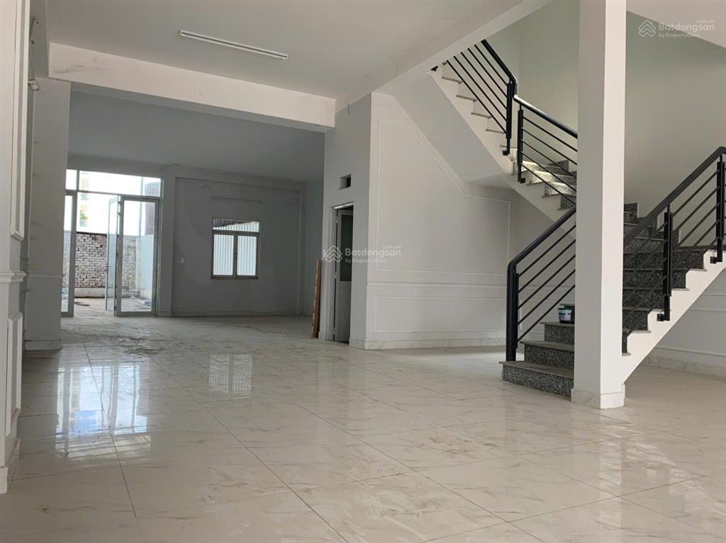Cho thuê nhà 4 tầng dt đất 7x30m mtkd hoàng hữu nam, đoạn gần bv ung bướu, metro suối tiên, bến xe.