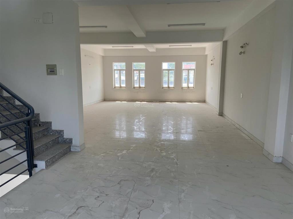 Cho thuê nhà 4 tầng dt đất 7x30m mtkd hoàng hữu nam, đoạn gần bv ung bướu, metro suối tiên, bến xe.