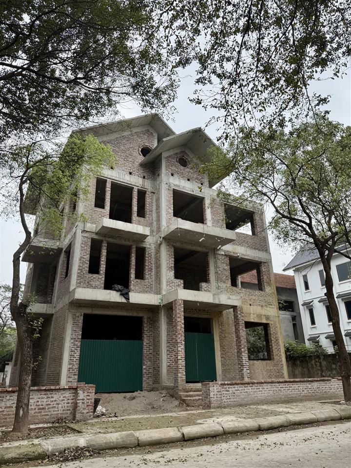 Biệt thự hà phong 300m xây thô 3 tầng sang tên sổ ngay sẵn vay vốn giá chuẩn và rẻ làm việc ngay