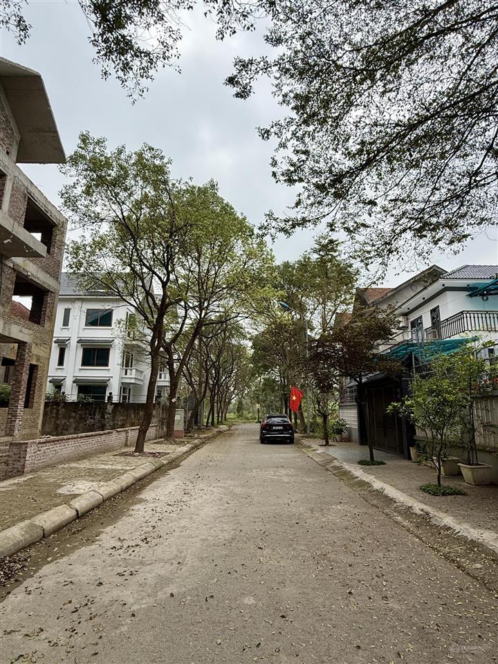 Biệt thự hà phong 300m xây thô 3 tầng sang tên sổ ngay sẵn vay vốn giá chuẩn và rẻ làm việc ngay