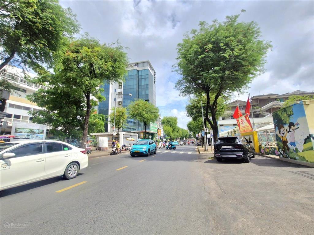 Cho thuê căn góc  mặt tiền sư vạn hạnh  4 tầng  vị trí đẹp khai thác kinh doanh