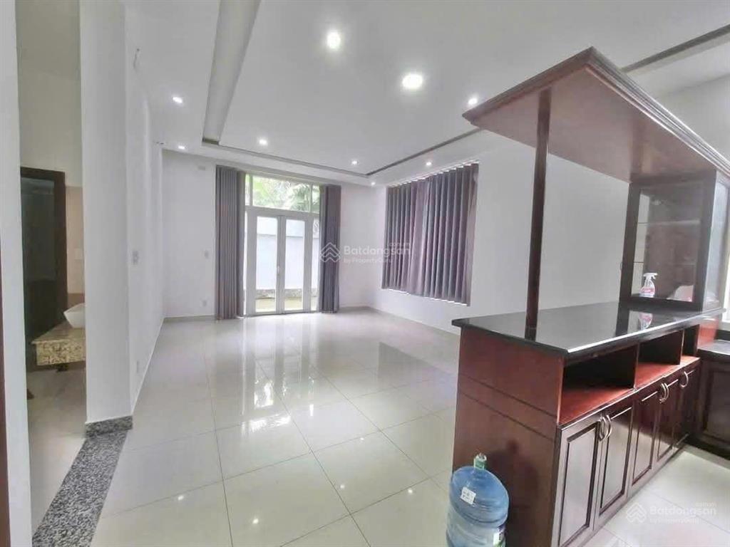 Cho thuê nhà khu vip  4 tầng  đường số 6, khu hà đô centrosa