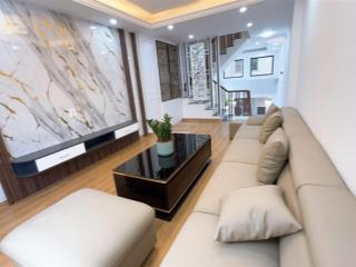 Bán nhà gần bv nội tiết  tứ hiệp dt42m*5 tâng* giá 7.1 tỷ nhà đẹp ở ngay oto đỗ gần.