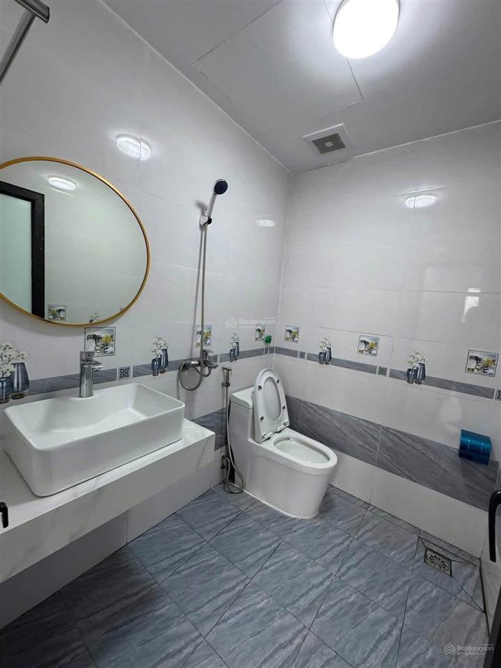 Chủ cần tiền giảm sâu nhà tựu liệt sát linh đàm 40m*4 tầng* giá 7.6 tỷ ngõ thông oto đỗ cửa.
