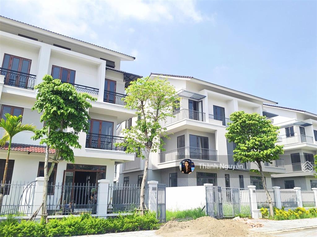 Hot hot. biệt thự vip siêu hiếm, sẵn sổ, cần tiền bán gấp. lời luôn khi mua