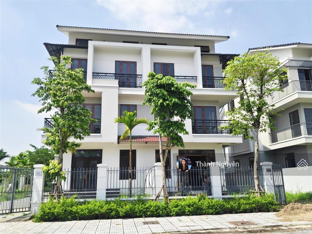 Hot hot. biệt thự vip siêu hiếm, sẵn sổ, cần tiền bán gấp. lời luôn khi mua