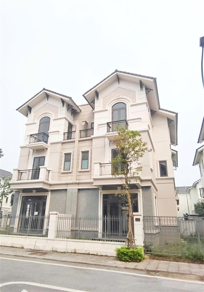 Biệt thự song lập 135m². giá 70 triệu/m2 cả nhà và đất. vị trí đẹp, sẵn sổ chuyển nhượng sang tên