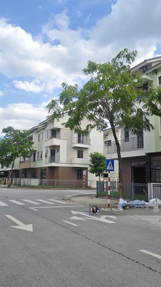 Bán căn lk góc 3 mặt thoáng tại centa city vsip  đối diện công viên  đang có dòng tiền cho thuê