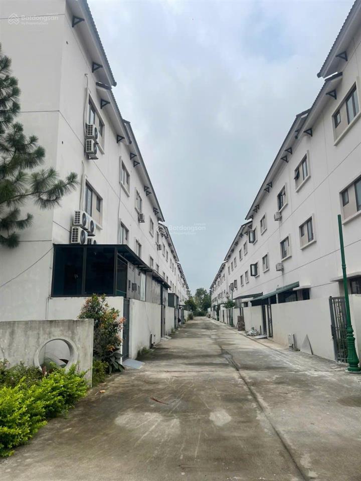 Bán căn lk gần công viên tại centa city vsip  đối diện biệt thự, khai thác cho thuê tốt