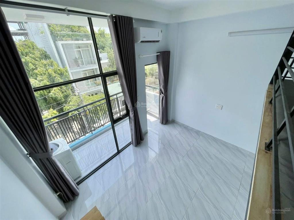 Phòng có gác, có ban công, máy giặt riêng  gần etown cộng hoà, quận tân bình