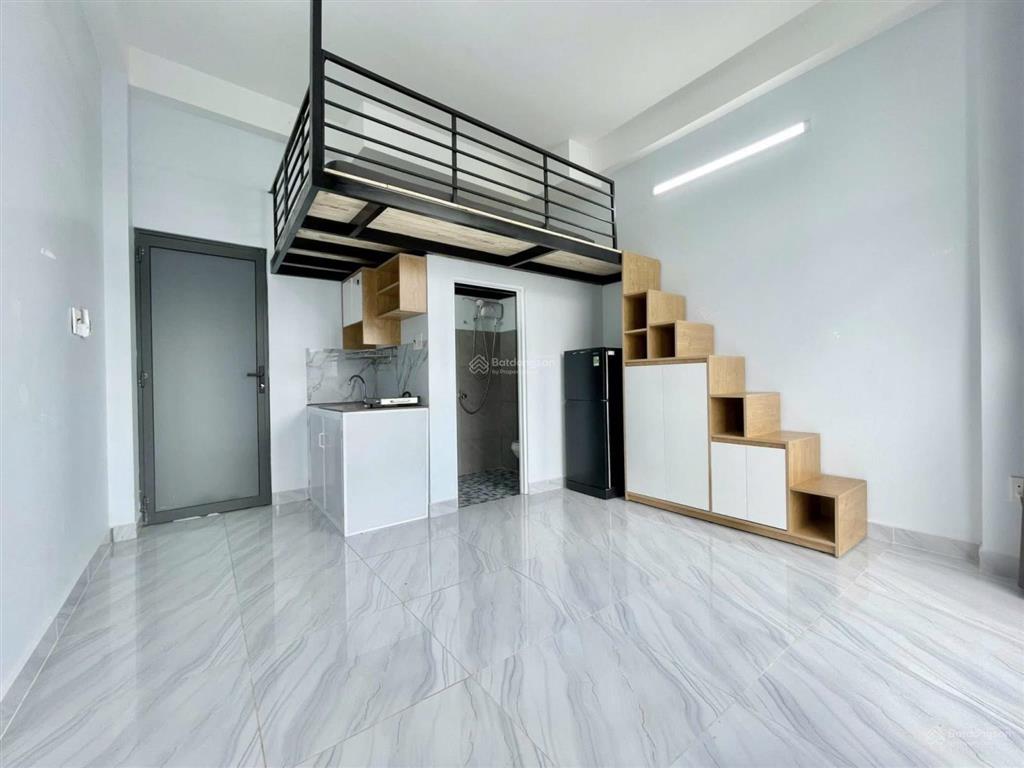 Phòng có gác, có ban công, máy giặt riêng  gần etown cộng hoà, quận tân bình