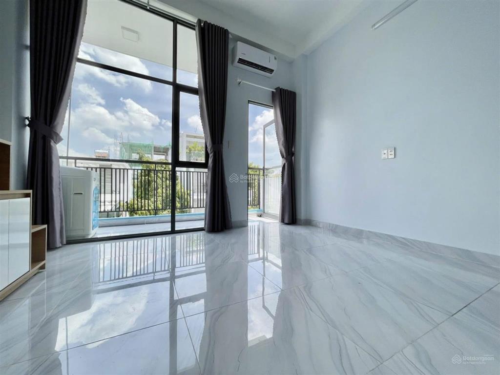 Phòng có gác, có ban công, máy giặt riêng  gần etown cộng hoà, quận tân bình