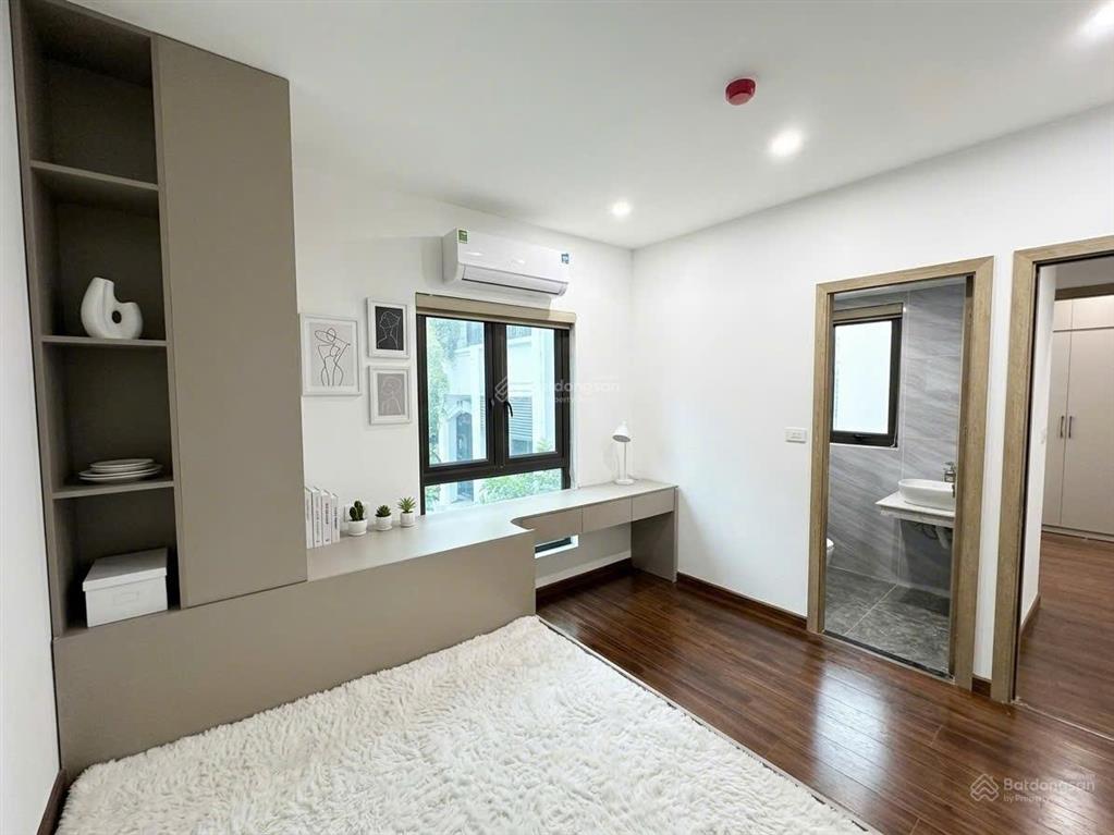 Chính chủ cho thuê ở hoàng quốc việt, 12 triệu, 50m2, 2n1k, full nội thất, hot!