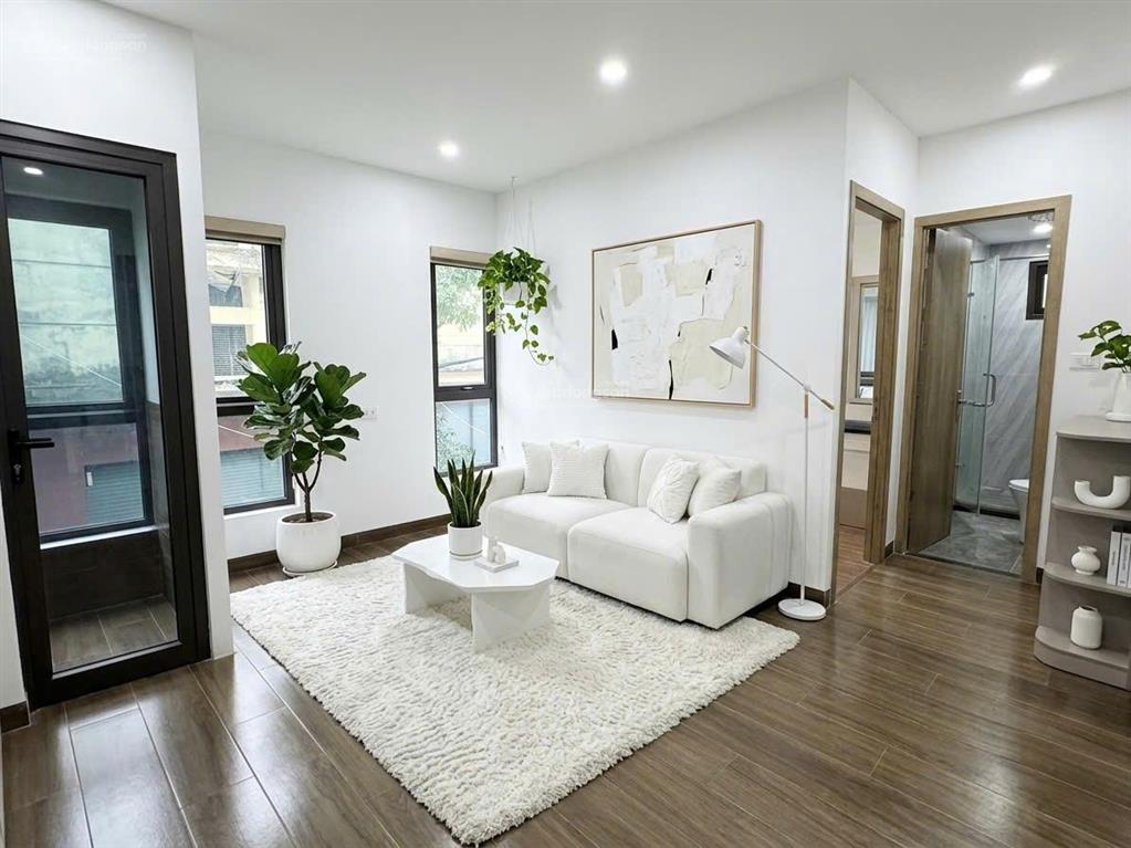 Chính chủ cho thuê ở hoàng quốc việt, 12 triệu, 50m2, 2n1k, full nội thất, hot!