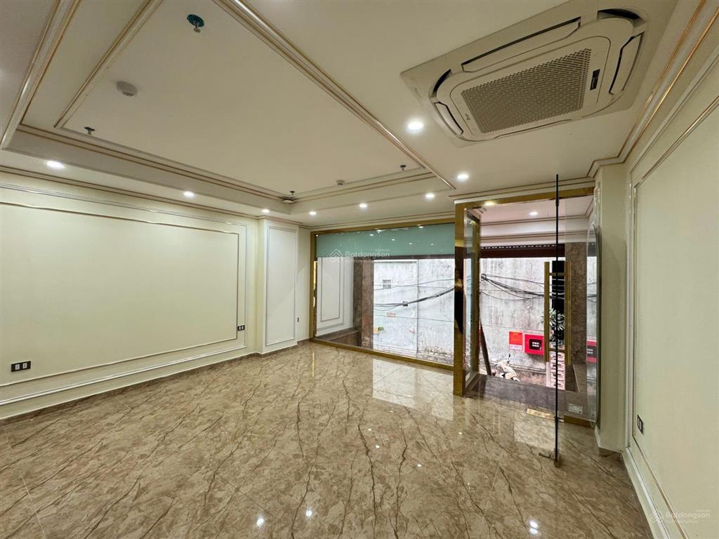 Chính chủ thuê cửa hàng đẹp tại xuân la, 8 triệu.