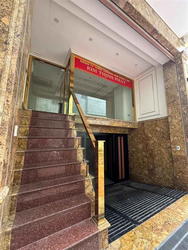 Chính chủ thuê cửa hàng đẹp tại xuân la, 8 triệu.