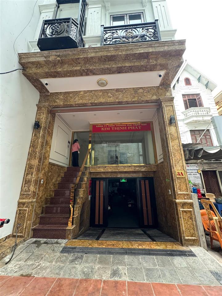 Chính chủ thuê cửa hàng đẹp tại xuân la, 8 triệu.