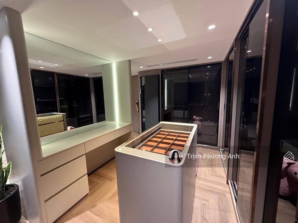 Chính chủ thiện chí duplex times city, giá ưu đãi 26,9 tỷ, diện tích 242m2, 5pn, đầy đủ nội thất
