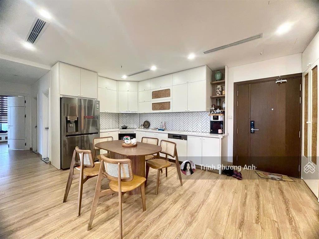 2 phòng ngủ ngoại giao, 4,5 tỷ nhận ck 38%, view times city, nhận nhà full nội thất