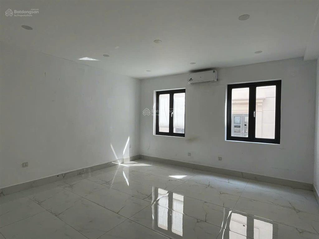 Cho thuê văn phòng ban công giá tốt chỉ 7tr/th
