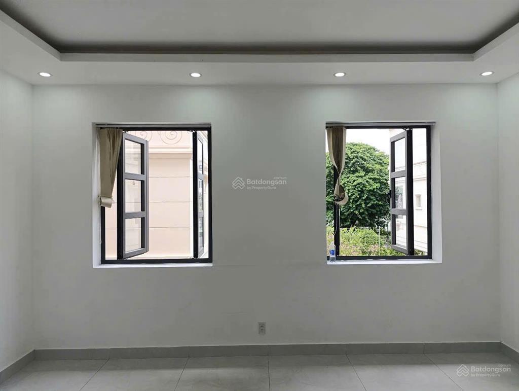 Cho thuê văn phòng ban công giá tốt chỉ 7tr/th