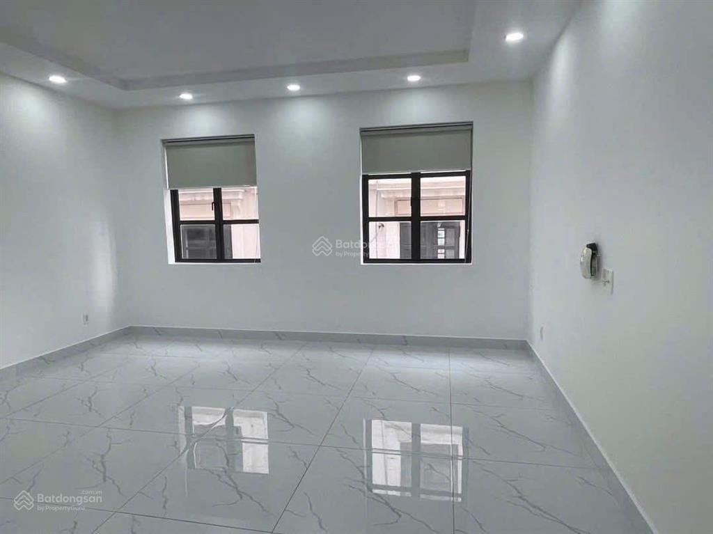 Cho thuê văn phòng ban công giá tốt chỉ 7tr/th