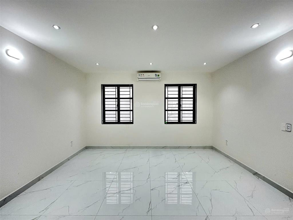 Cho thuê văn phòng ban công giá tốt chỉ 7tr/th