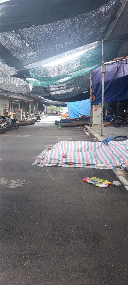 Tài chính nhỉnh 4 tỷ, bán nhanh lô làn 2 chợ gỗ trắc. 15 phút sang hồ tây.