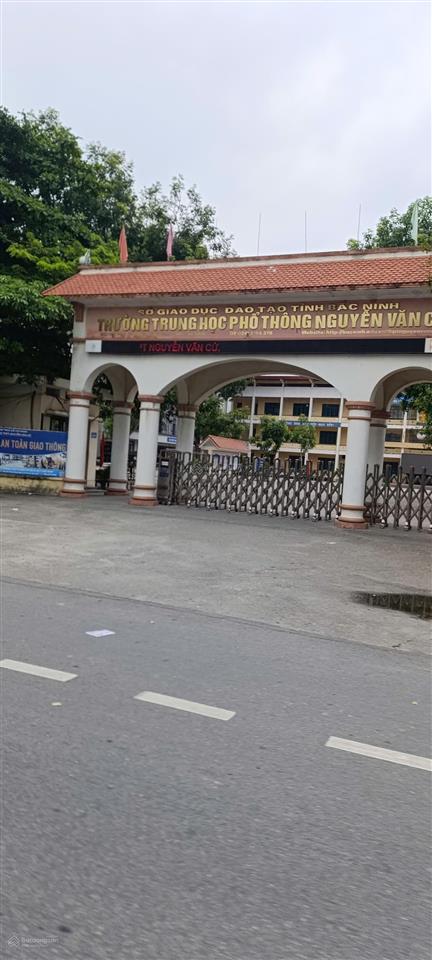Tài chính nhỉnh 4 tỷ, bán nhanh lô làn 2 chợ gỗ trắc. 15 phút sang hồ tây.