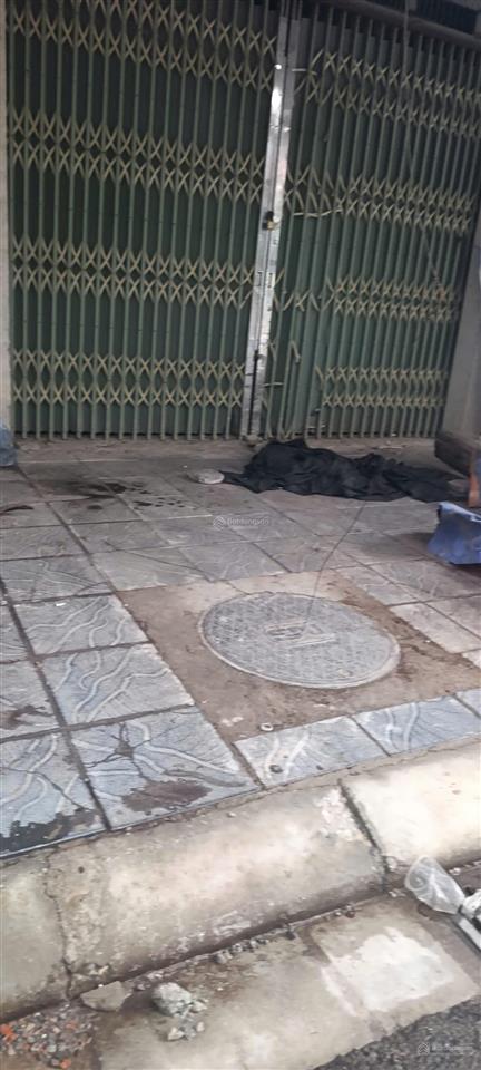 Tài chính nhỉnh 4 tỷ, bán nhanh lô làn 2 chợ gỗ trắc. 15 phút sang hồ tây.