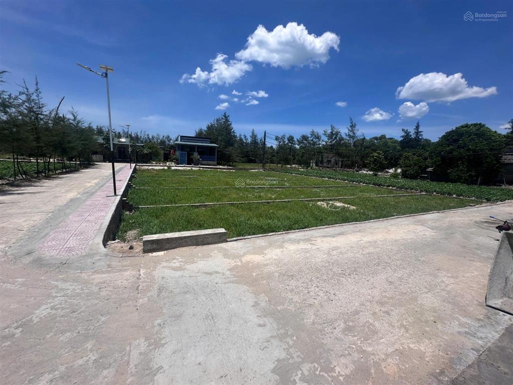 Bán đất bờ biển triệu vân, dt 131.7m2, mt 5.5m nở hậu, đường betong ô tô tránh, sđcc