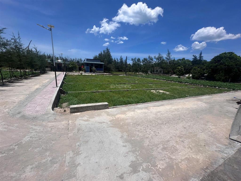 Bán đất bờ biển triệu vân, dt 131.7m2, mt 5.5m nở hậu, đường betong ô tô tránh, sđcc
