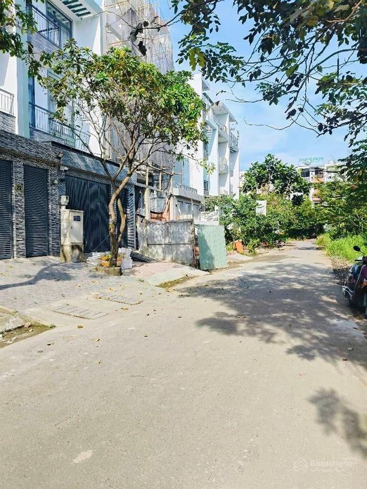 Nhà mặt tiền đường số view công viên  ngang 5x20  4 tầng  ngay trường đh kinh tế chỉ 7,99 tỷ.