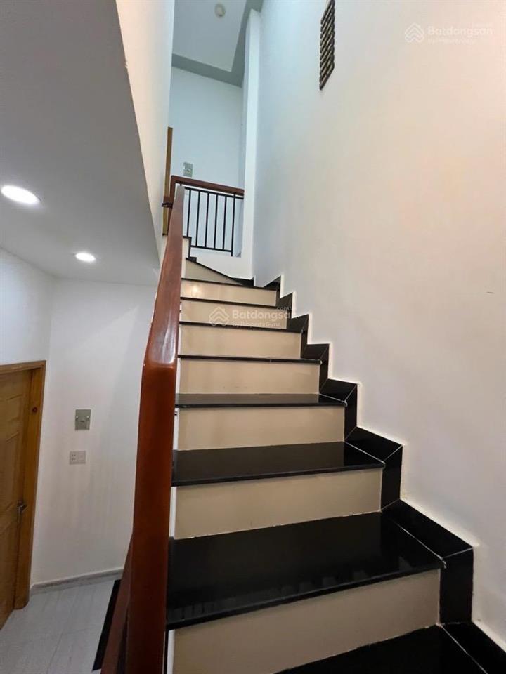 Chính chủ gấp bán  nhà 3 tầng  shr  hẻm 6m  âu dương lân  45m2  ngang 4,3m 6,399 tỷ.