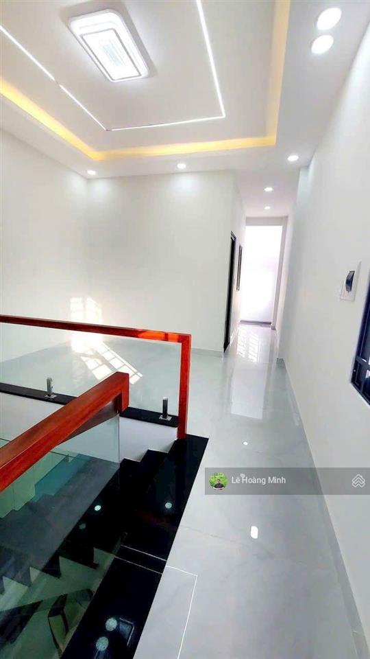 Nhà đẹp shr 4m x 15m. đúc 1 lầu 3pn. hẻm 5m thông đường lâm thị hố