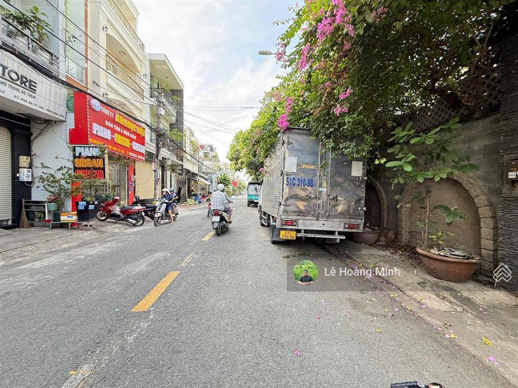 Nhà shr 11,5m x 25m. đúc 2 lầu mặt tiền đường hiệp thành 18. ngay chợ giãn dân