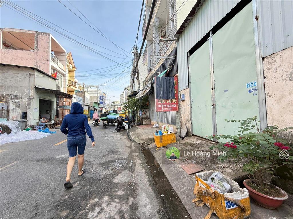 Nhà shr 11,5m x 25m. đúc 2 lầu mặt tiền đường hiệp thành 18. ngay chợ giãn dân