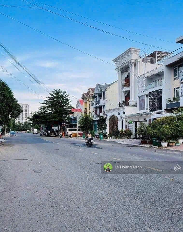 Bán đất có xưởng 10m x 30m. trục chính đường 30m khu biệt thự phú nhuận