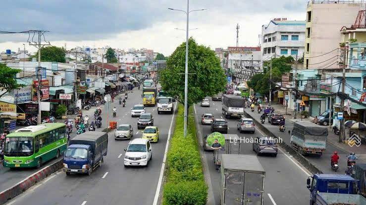 Nhà shr 5,5m x 29m. cn 155m2. mặt tiền đường quấc lộ 22. cách ngã tư an sương 300m