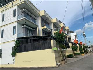 Nhà phố dt khủng 5,5m x 35m. 3 tầng đang cho thuê 37tr/ tháng sát picity thạnh xuân 14