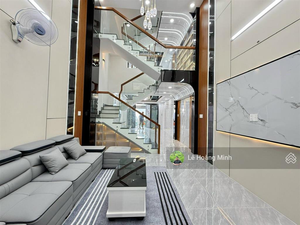 Nhà phố 4m x 15m. xây 4 tầng hẻm 6m thông lê thị riêng. sát bên trường nguyễn trung trực