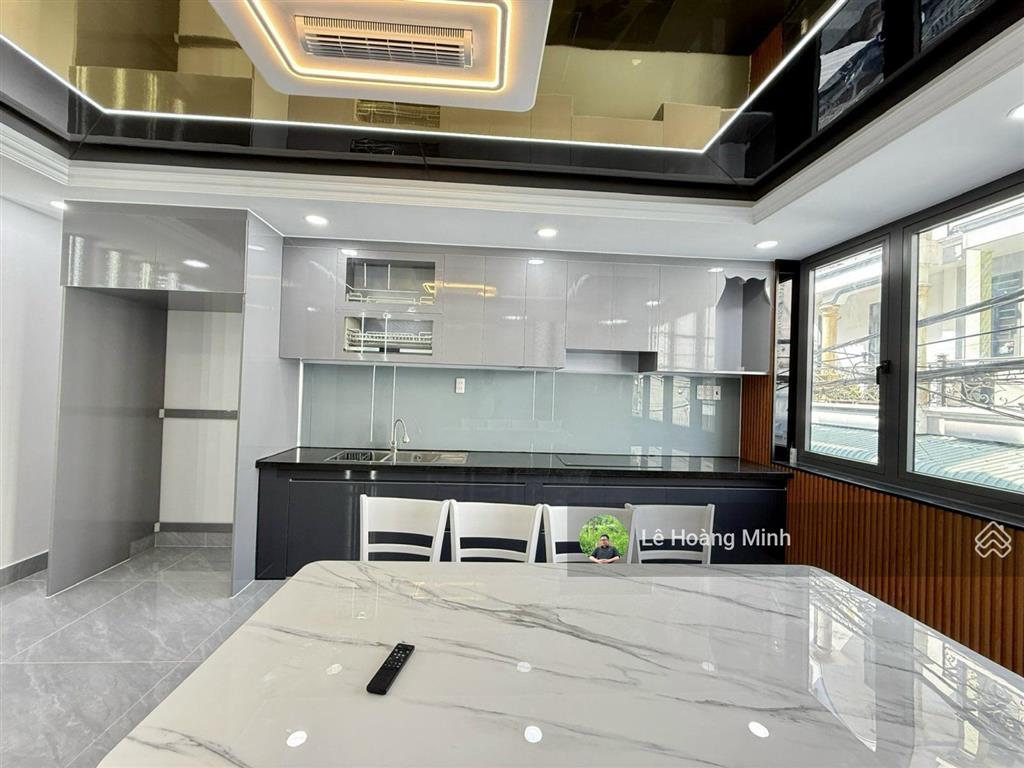 Nhà phố 4m x 15m. xây 4 tầng hẻm 6m thông lê thị riêng. sát bên trường nguyễn trung trực