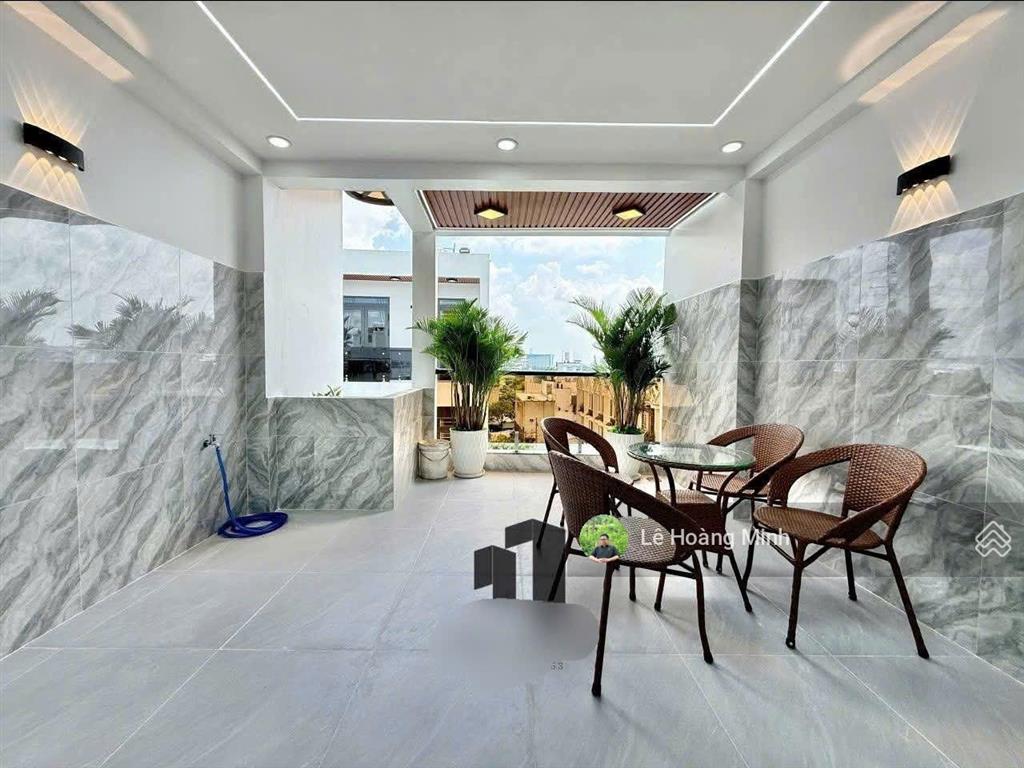 Siêu phẩm 5m x 20m. 4 tầng có thang máy hẻm 7m thông lê thị riêng