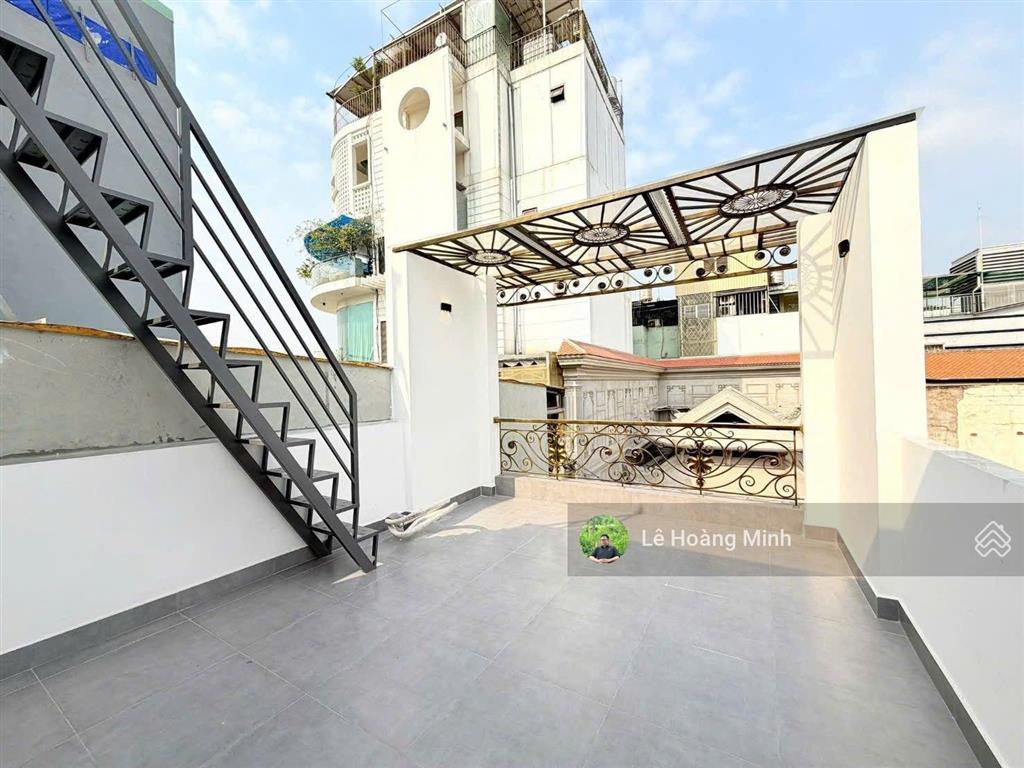 Siêu phẩm 5m x 20m. 4 tầng có thang máy hẻm 7m thông lê thị riêng