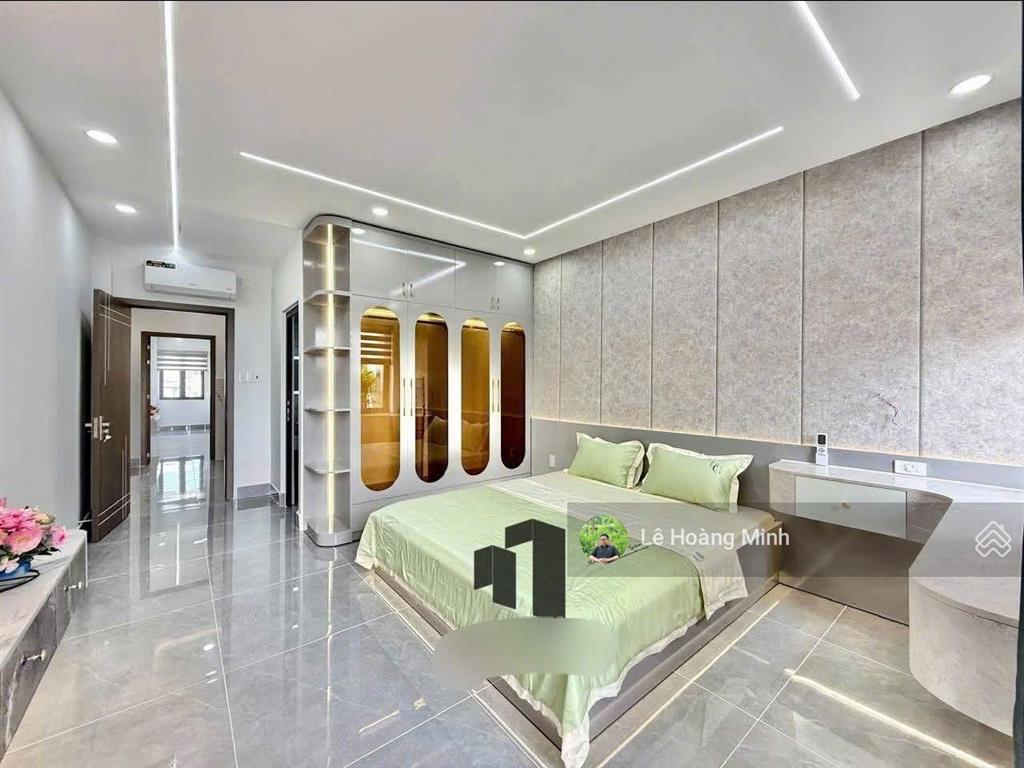 Siêu phẩm 5m x 20m. 4 tầng có thang máy hẻm 7m thông lê thị riêng