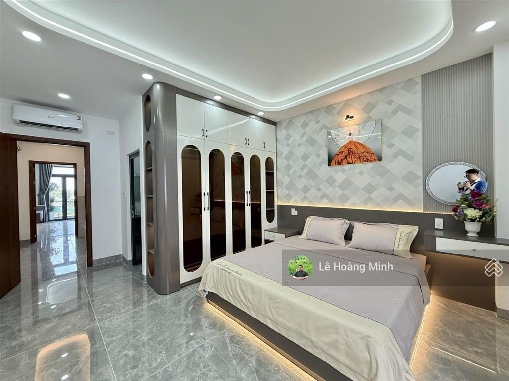 Siêu phẩm 4,4m x 18m. 5 tầng thang máy 1/ hẻm 8m thạnh xuân 25. view kênh