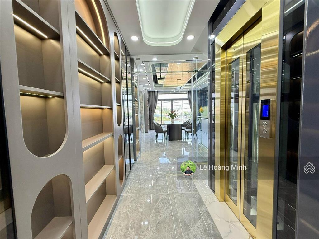 Siêu phẩm 4,4m x 18m. 5 tầng thang máy 1/ hẻm 8m thạnh xuân 25. view kênh