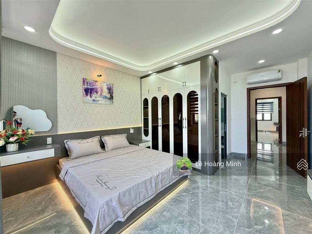 Siêu phẩm 4,4m x 18m. 5 tầng thang máy 1/ hẻm 8m thạnh xuân 25. view kênh