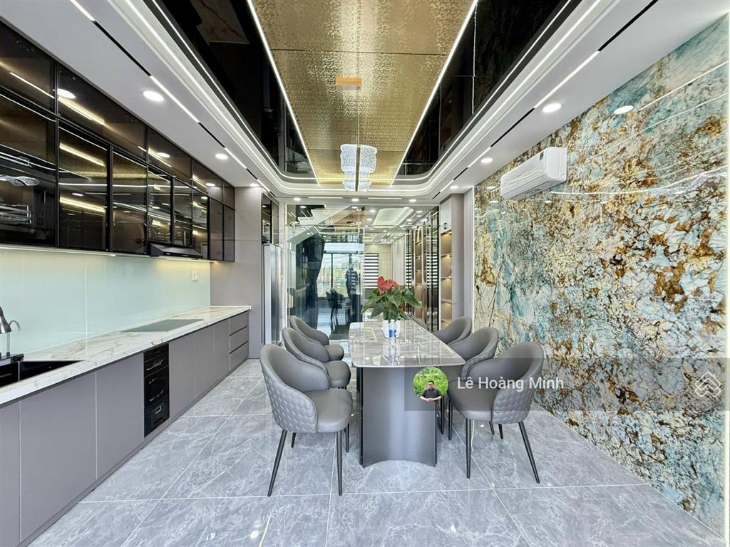 Siêu phẩm 4,4m x 18m. 5 tầng thang máy 1/ hẻm 8m thạnh xuân 25. view kênh